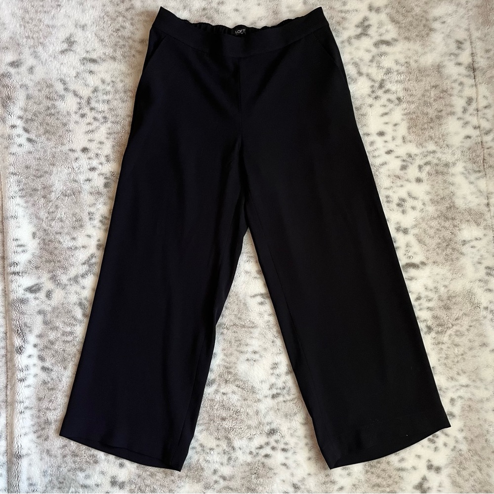 Loft wide leg cropped trouser pant.  Black, size small